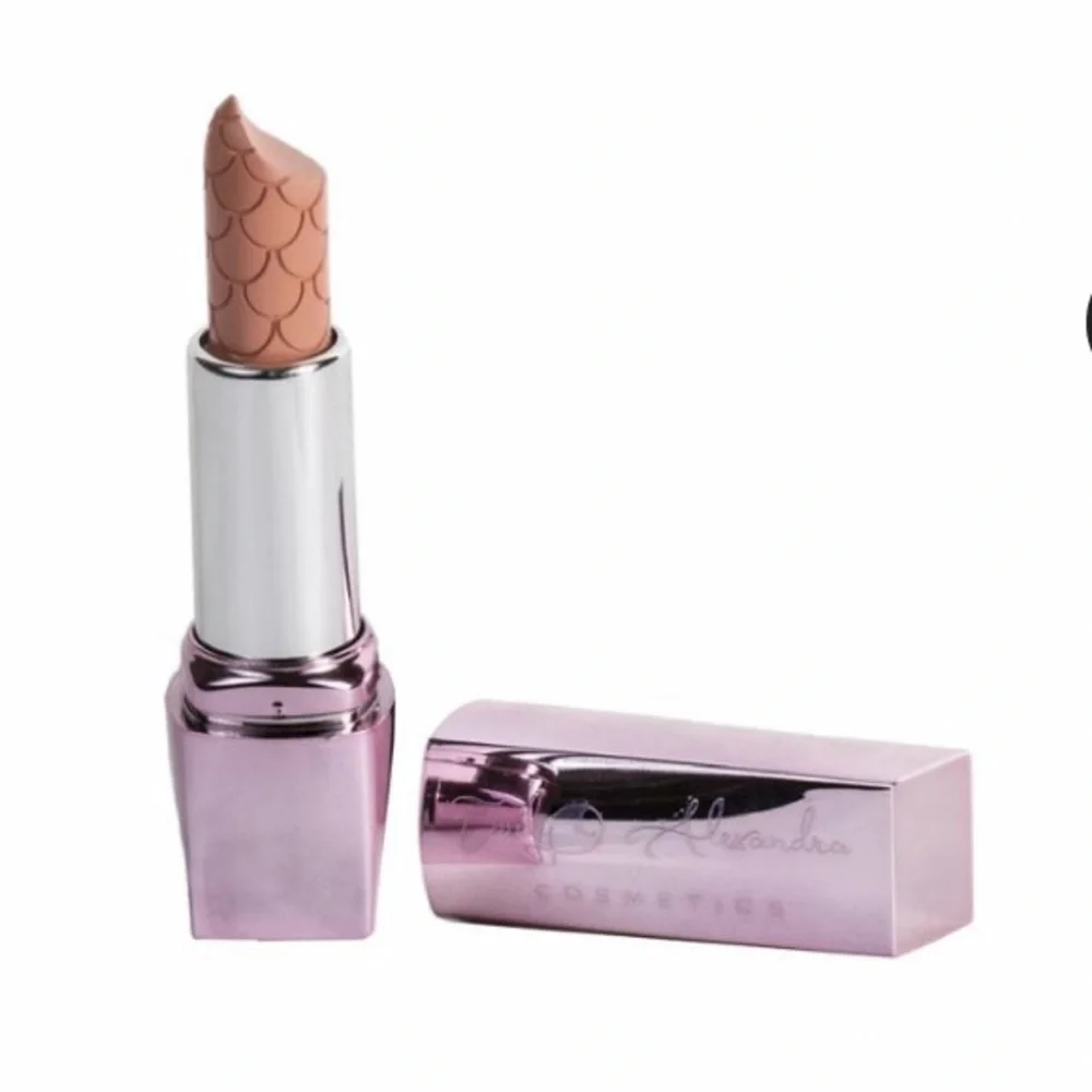 Emily Alexandra Water Resistant Matte Lipstick